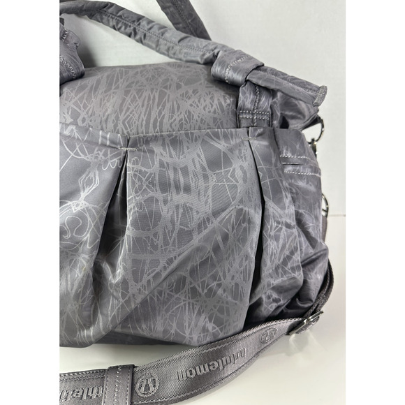 Lululemon Triumph Magnum Nesting Bird Gray Gym School Diaper Duffle Bag Rare HTF - Picture 13 of 16